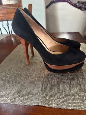 Vero Cuoio Black Suede Platform Pumps with Wood-Tone Heel